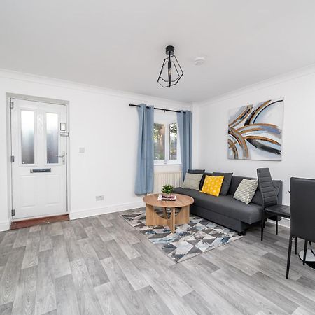Cozy 3 Bed House With Garden & Parking In Rochester, Kent Mins To Train Station, Wifi Rochester  Zewnętrze zdjęcie