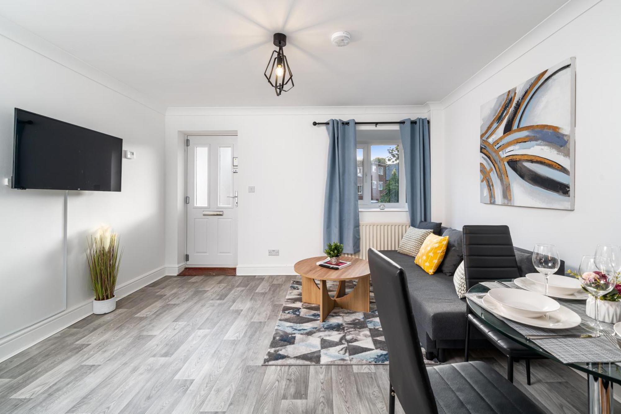 Cozy 3 Bed House With Garden & Parking In Rochester, Kent Mins To Train Station, Wifi Rochester  Zewnętrze zdjęcie